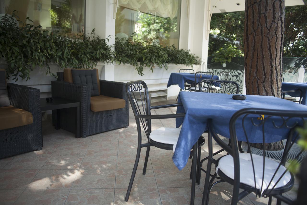 Hotel Cannes Riccione Extérieur photo