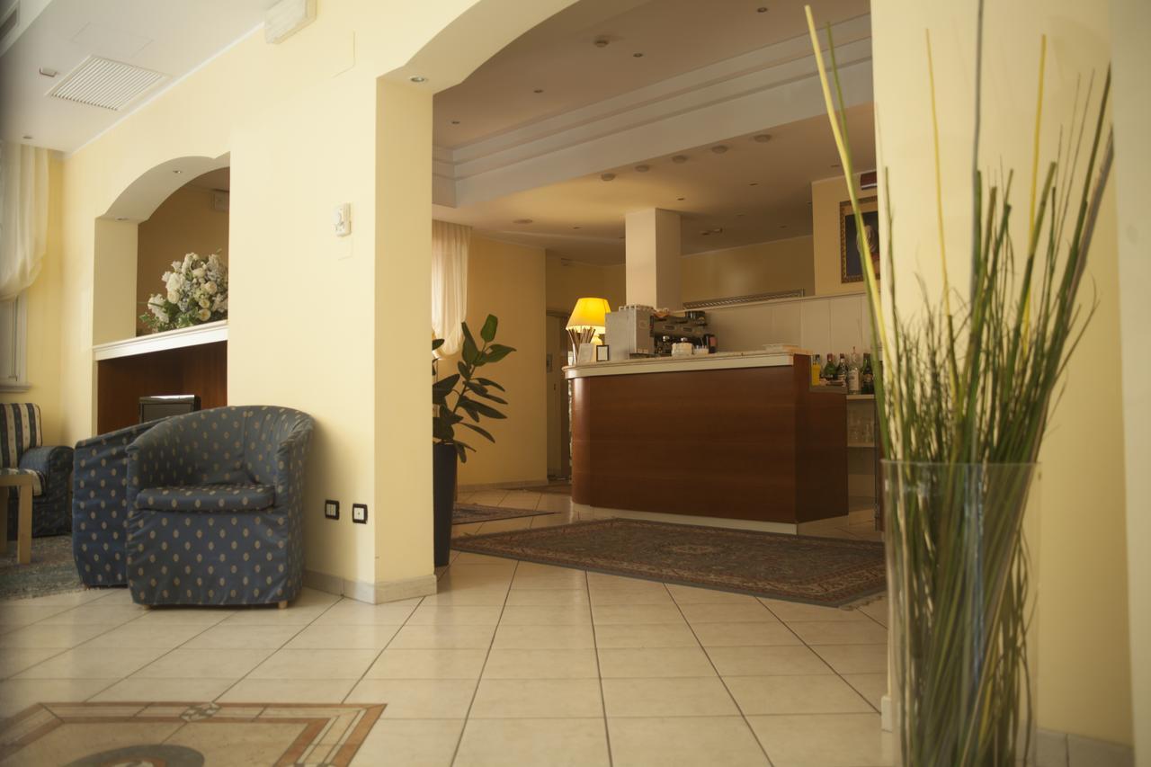 Hotel Cannes Riccione Extérieur photo