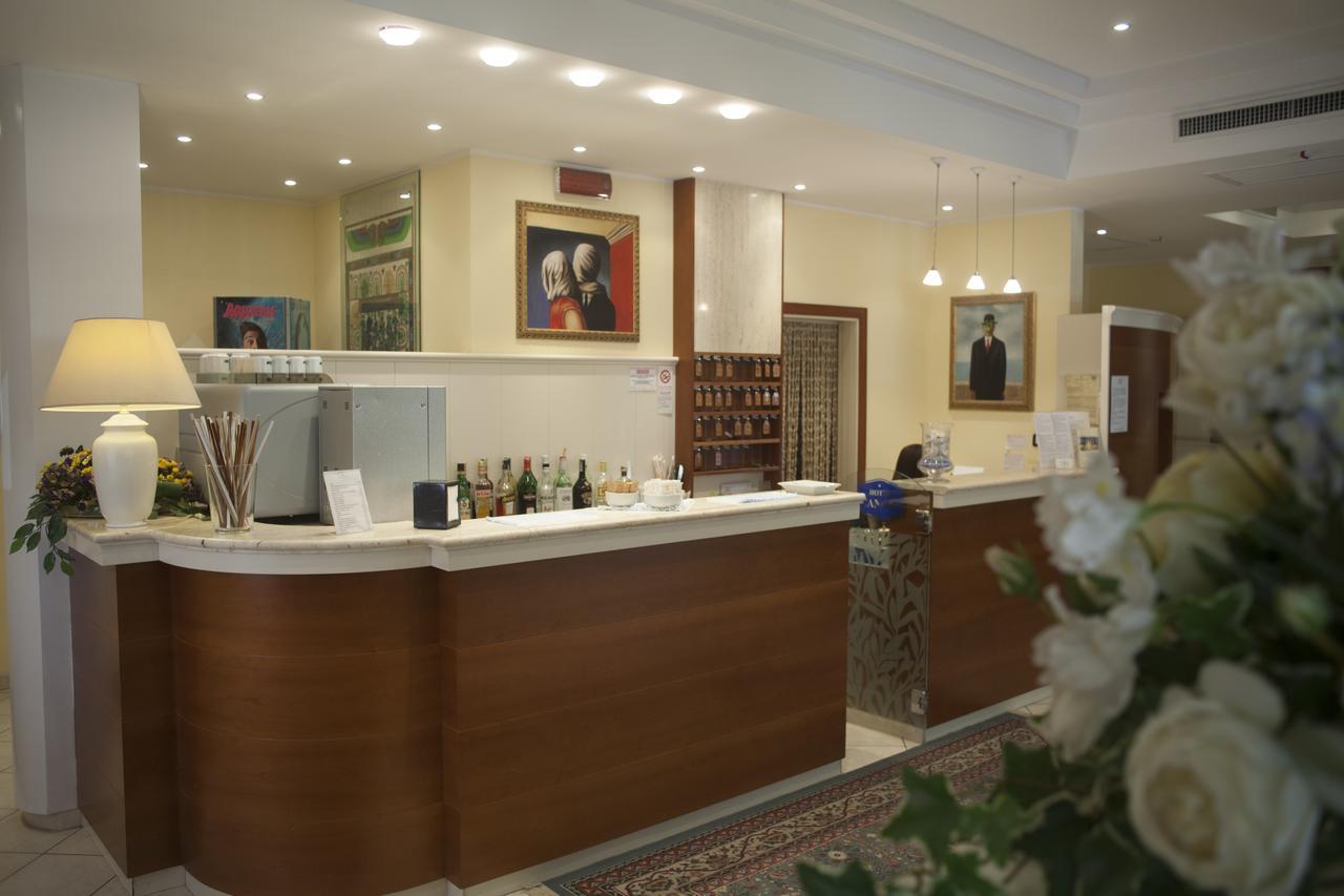 Hotel Cannes Riccione Extérieur photo