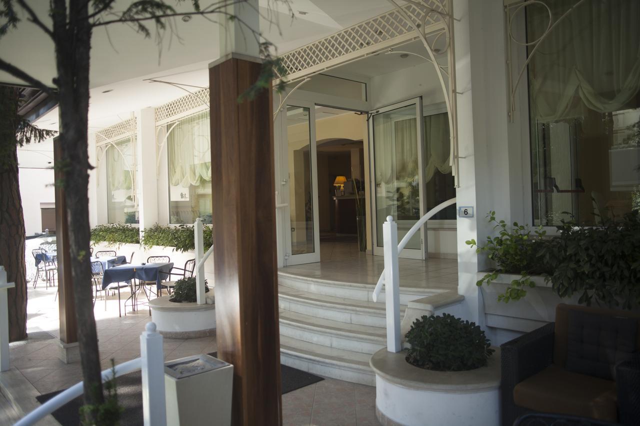 Hotel Cannes Riccione Extérieur photo
