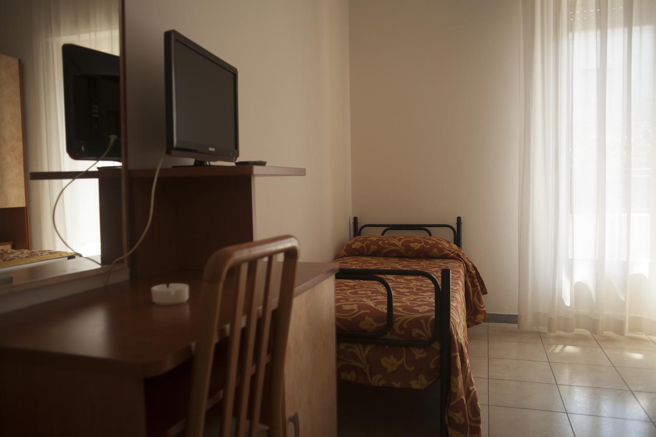 Hotel Cannes Riccione Extérieur photo