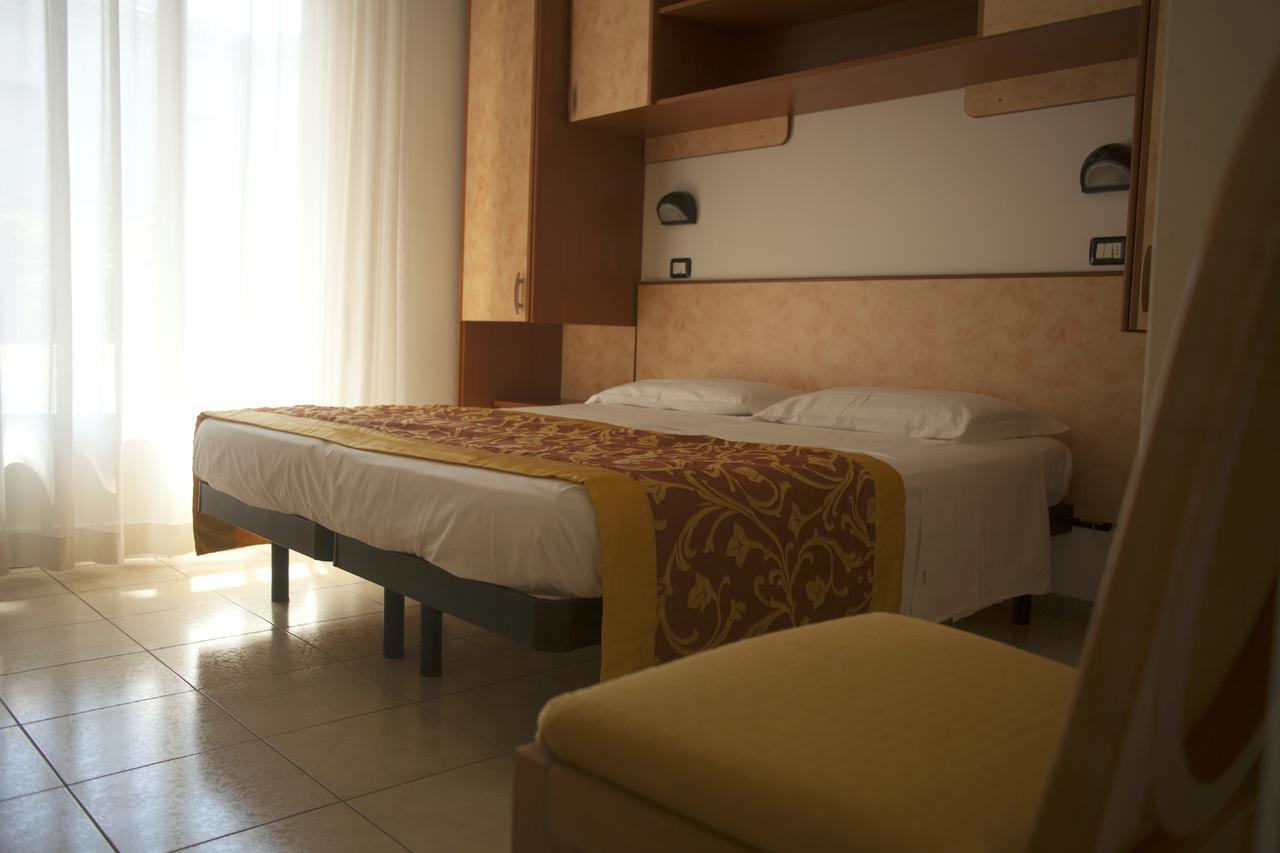 Hotel Cannes Riccione Extérieur photo