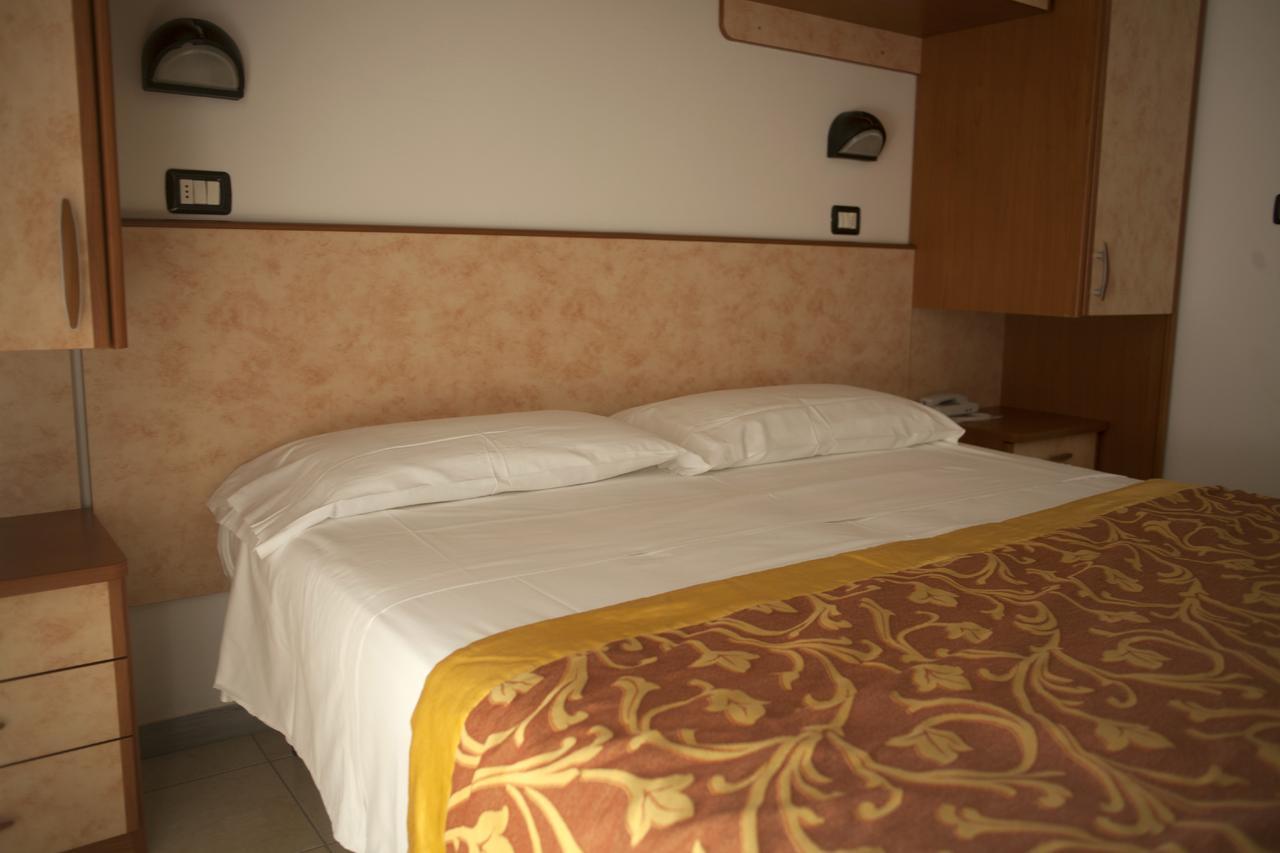 Hotel Cannes Riccione Extérieur photo