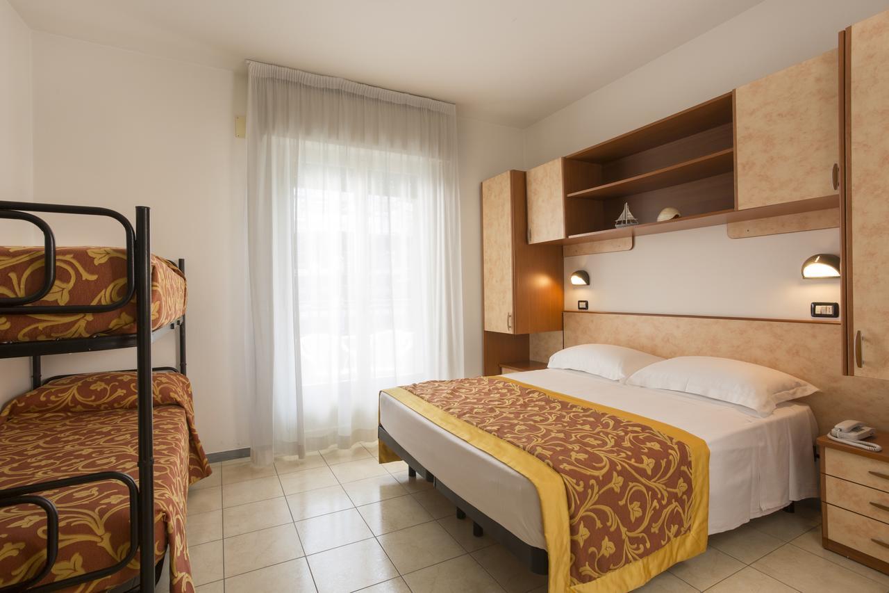 Hotel Cannes Riccione Extérieur photo