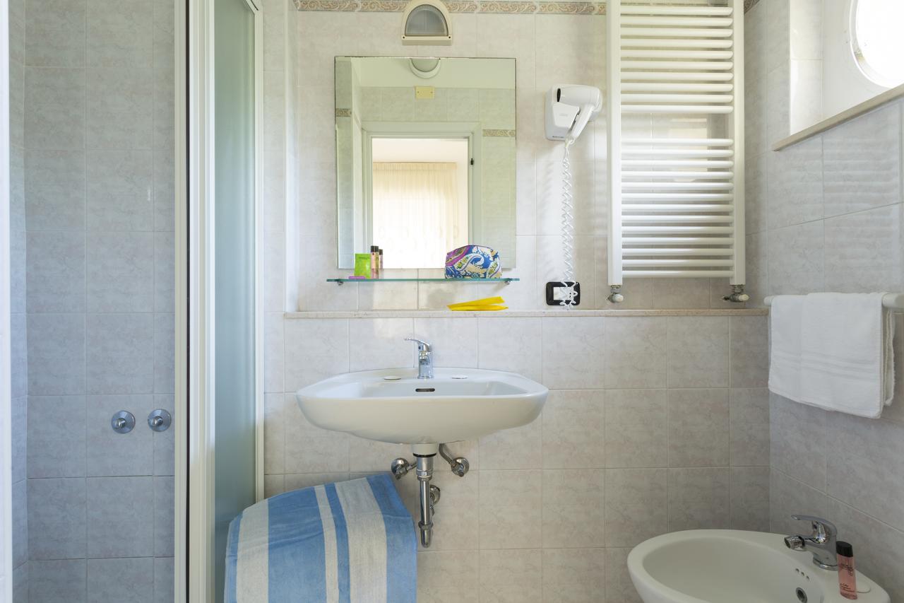 Hotel Cannes Riccione Extérieur photo