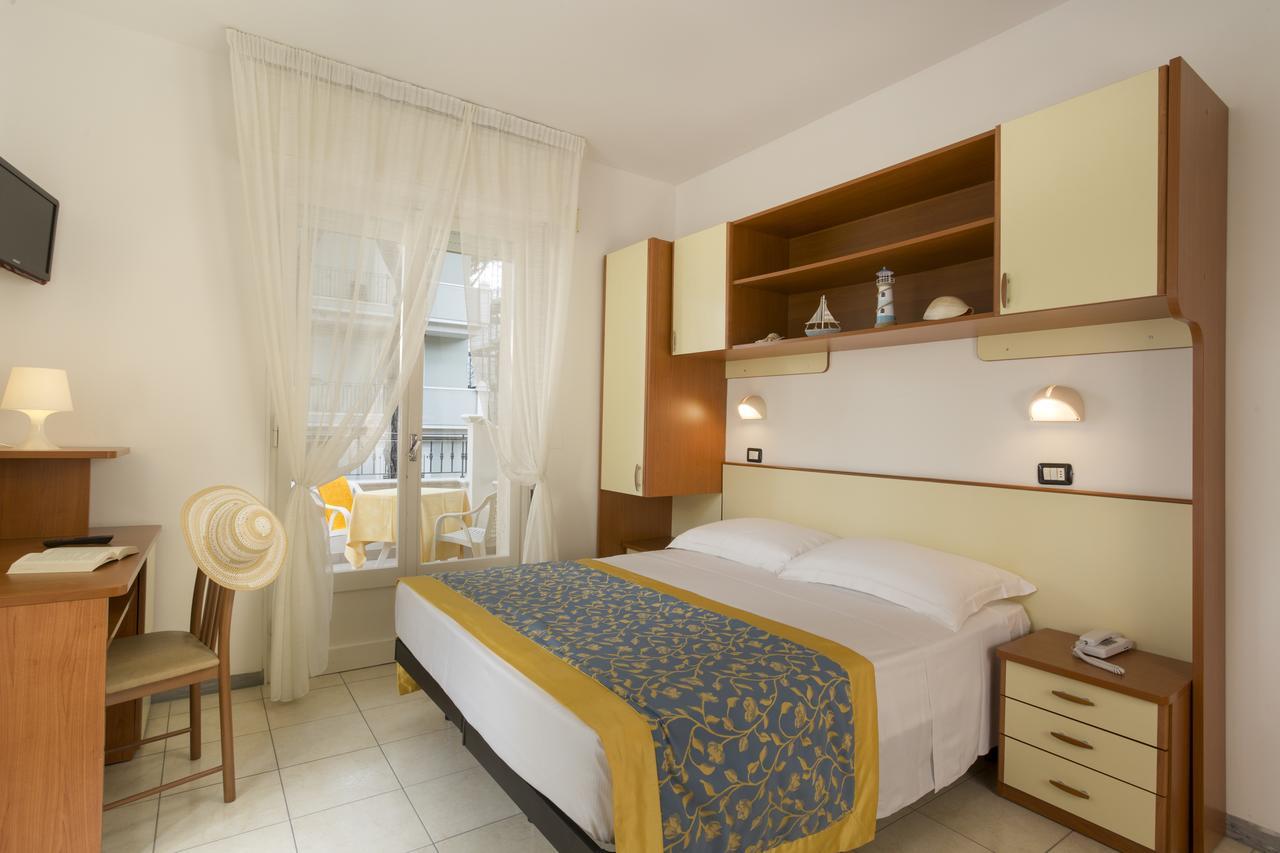 Hotel Cannes Riccione Extérieur photo