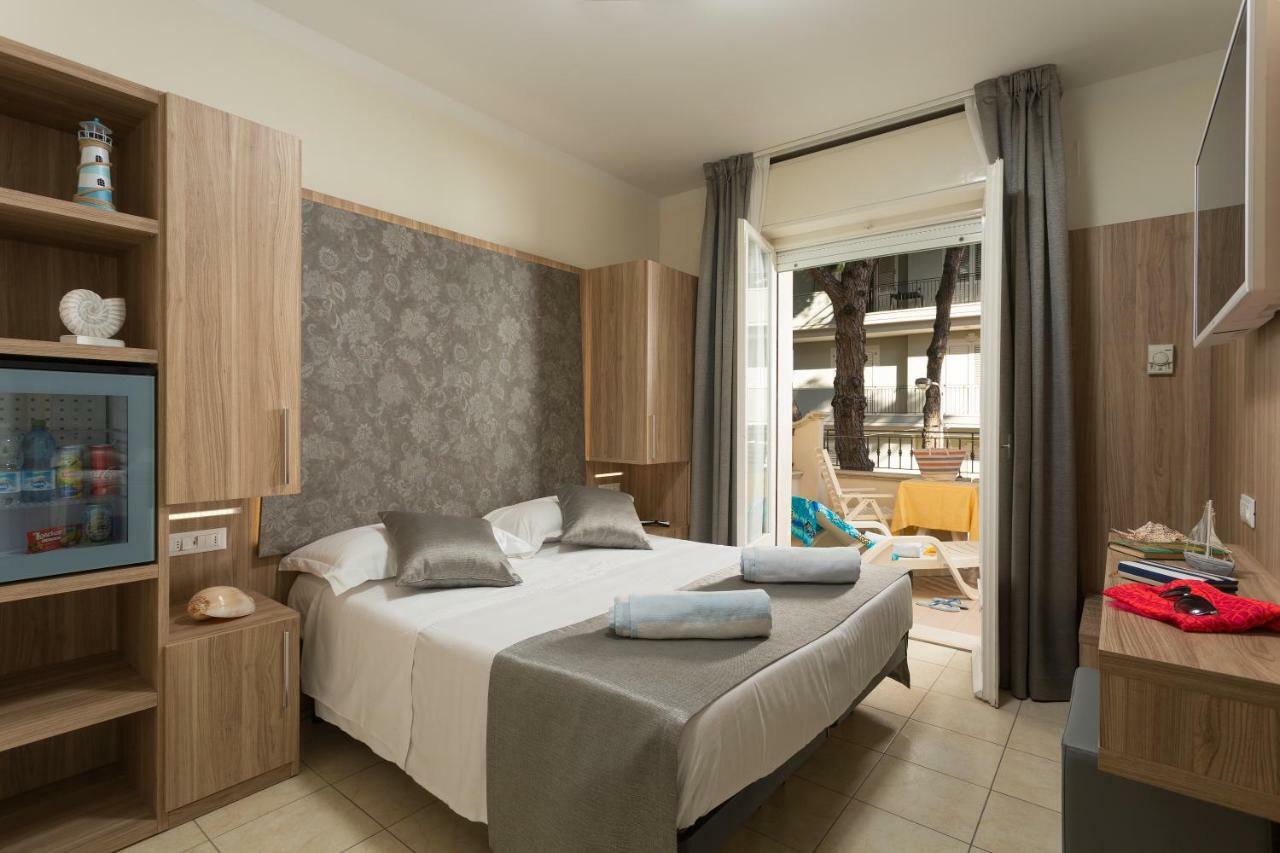 Hotel Cannes Riccione Extérieur photo